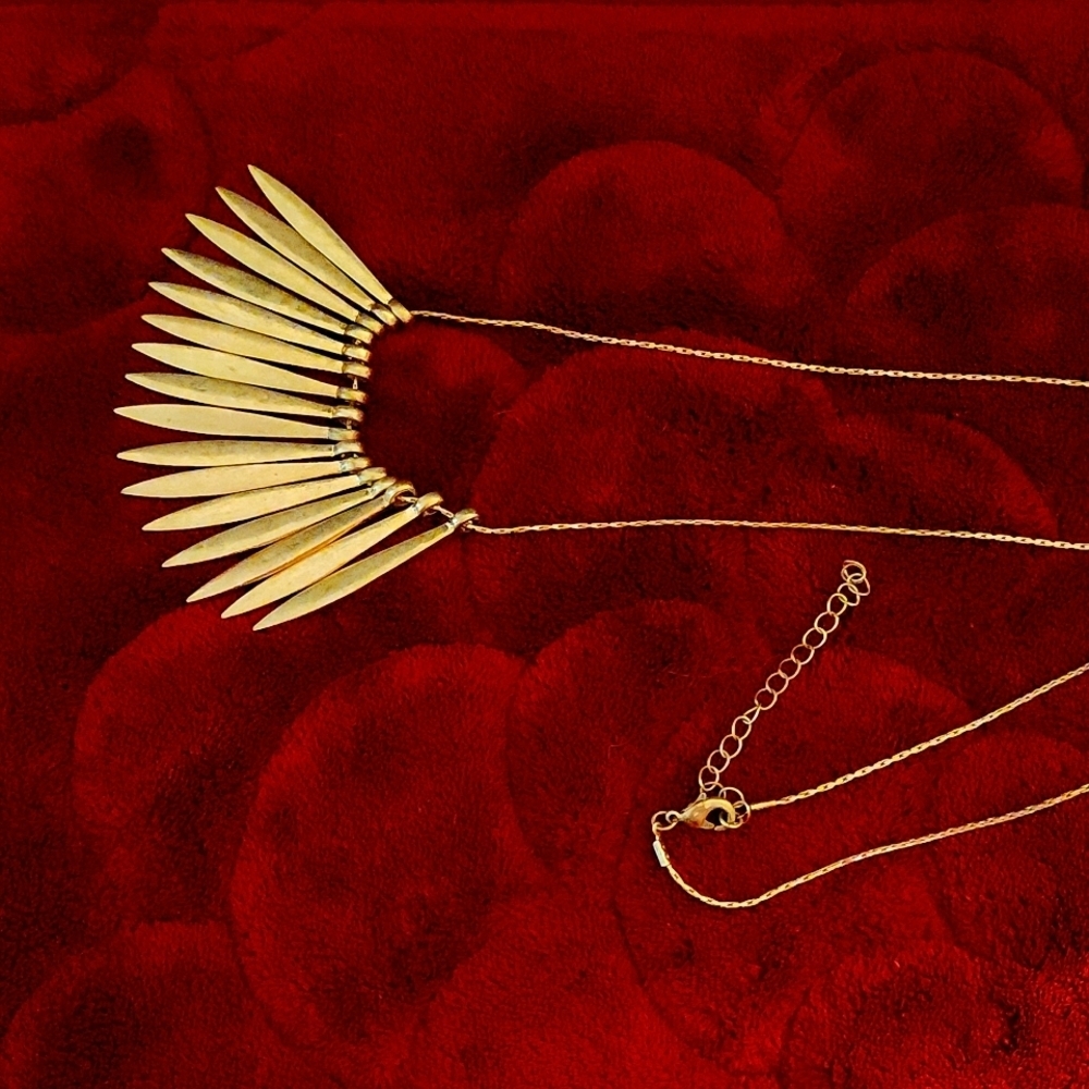 π£ Fan Style Gold Tone FASHION 36"+ Necklace π - Picture 2 of 2
